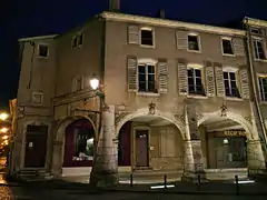 Maison Renaissance, au numéro 32.