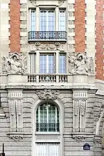 No 2 : détail de la façade.