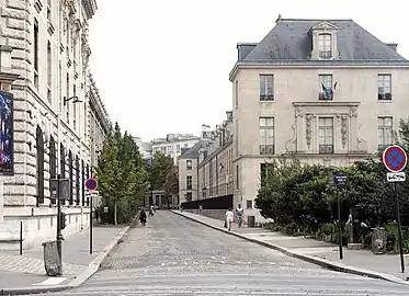 Rue de Sully depuis le boulevard Henri-IV.