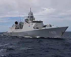 Destroyer hollandais HNLMS Evertsen de la classe De Zeven Provinciën class frigate.