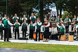 Bombardes et percussions du bagad Plougastell