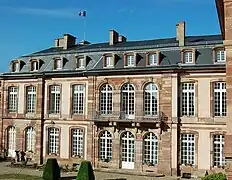 Façade de l'aile du palais, côté place Broglie.