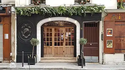 L'atelier d'ébénisterie Dissidi, fondé en 1911, toujours présent au numéro 16.