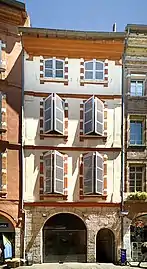 no 22 : façade sur rue de l'hôtel de Labonne.