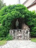 Grotte de Lourdes derrière l'église