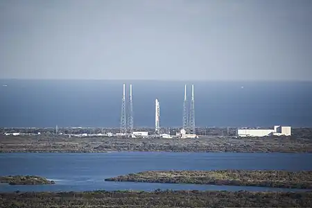 Vue du pas de tir de Cap Canaveral depuis l'intérieur des terres.