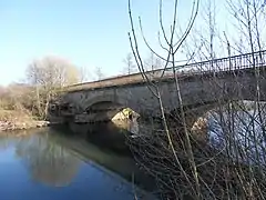 FaverneyLe pont ferroviaire sur la Lanterne. 47° 45′ 54,1″ N, 6° 06′ 27,39″ E