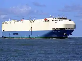 Le Felicity Ace, roulier d'une capacité de 4 000 Véhicules, victime d'un incendie le 16 février 2022.