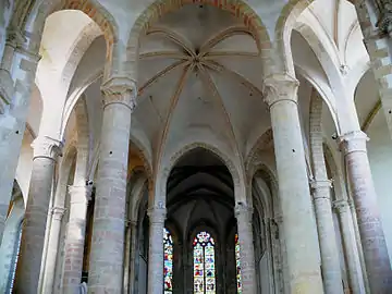 photo de la croisée du transept et du chœur de l'abbaye de Ferrières