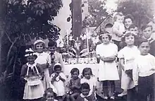Reposoir dressé pour la Fête-Dieu, dans le village de Bourréac, (Hautes-Pyrénées), en 1945