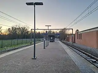 Quai de la station Pétria, à Fontaine-l'Évêque.