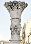 La colonne décorée.
