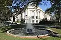 Fontaine ronde côté sud du Petit Palais.