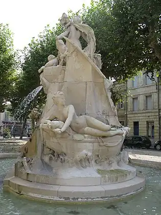 La fontaine, face Nord.