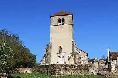 elle s'inscrit dans un enclos paroissial...