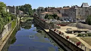 Le pont des Sardines sur la Vendée,vue vers l'amont.