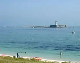 Fort Cigogne vu de l'île du Loc'h.