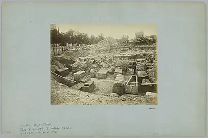 Fouilles dans le cimetière,