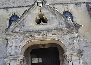 Le portail principal.