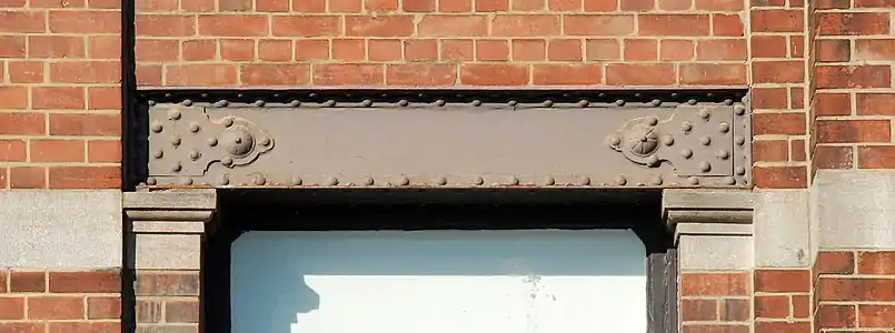 Linteau en fer.