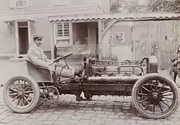 Frédéric Dufaux, sur Dufaux (fabriquée avec son frère Charles - 1904).