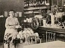 Françoise Fayolle dans son restaurant, rue Duquesne.
