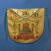 photo en couleur d'un décor maçonnique brodé