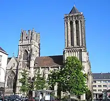 Clocher et tour-lanterne