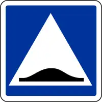 Panneau indiquant la présence d'un ralentisseur générant un à-coup vertical.