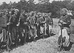 Zouaves des armées françaises d'Algérie portant la bedaïa.