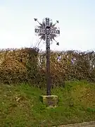 Calvaire, rue principale.