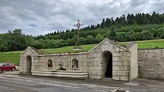 Fontaine-lavoir-abreuvoir.