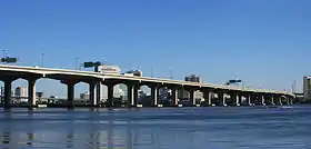 Vue du Fuller Warren Bridge en janvier 2010.