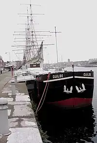 2008 - La Guilde devant le Duchesse Anne