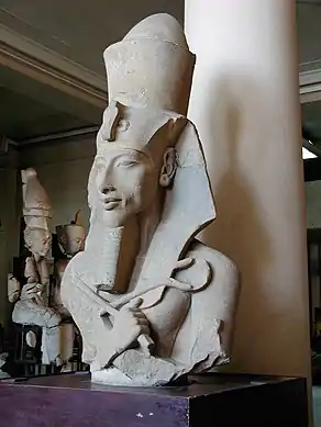 Partie supérieure d'un colosse d'Akhenaton(Musée égyptien du Caire).