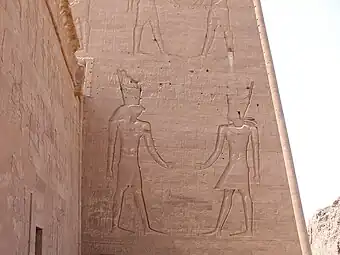 Scène du pylône gauche