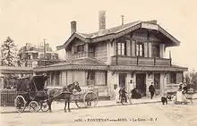 La gare de Fontenay-sous-Bois au début du XXe siècle, avec un fiacre à l'attente