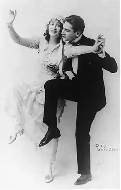 Deslys et Pilcer dansant la Gaby Glide, v. 1913.