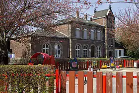 La tour de certaines gares, ici celle de Bischheim, est parfois différente de l'habituel "donjon".