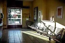 Intérieur du bâtiment voyageurs.