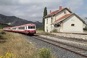 Autorail EAD vu en gare de Cases-de-Pène en juin 2013.