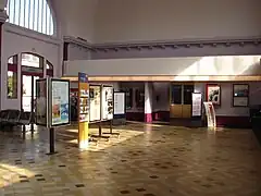 L'intérieur du bâtiment voyageurs.