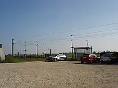 La gare vue depuis le parking.