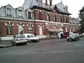 La gare de Péronne-Flamicourt, en 2012.Elle abrite un commerce local.