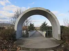 Passerelle au-dessus de la N7.