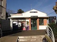 Le bâtiment voyageurs.