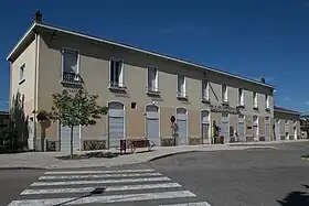 Le bâtiment voyageurs de la gare de Saint-Rambert-d'Albon.