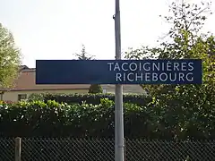 Panneau indiquant le nom de la gare.