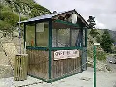 Gare à côté du lac