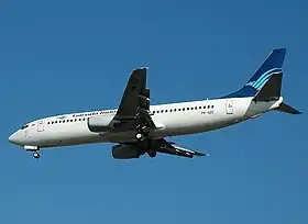 PK-GZC, le Boeing 737-400 de Garuda, ici photographié à Singapour en 2005, 2 ans avant l'accident